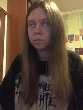 LunaVirelle online show from June 17, 2026, 7:37 pm