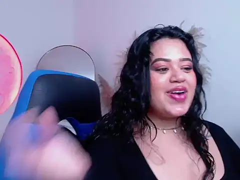 oliviia cute online show from November 8, 2025, 11:14 pm