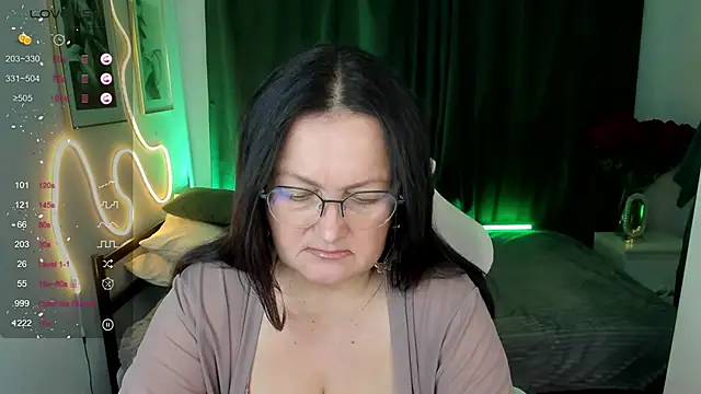 hottyannaa online show from December 15, 2025, 2:49 am