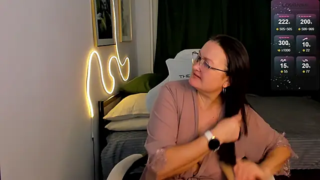 hottyannaa online show from February 17, 2026, 2:41 am