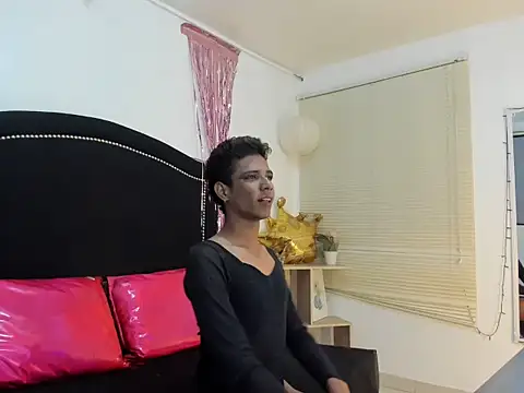 Snapshot of Nezuko__tanyi chatting on October 17, 2025, 4:15 am Nezuko tanyi online show from October 17, 2025, 4:15 am