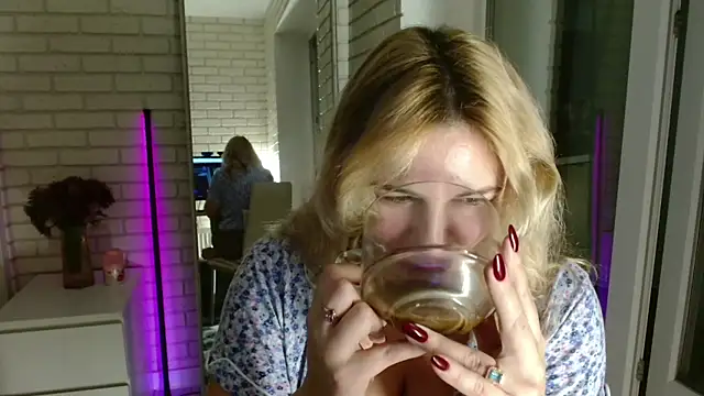 Passion-Blondy online show from November 25, 2025, 5:46 pm