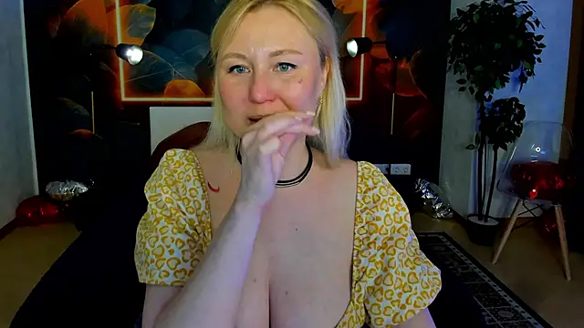 Snapshot of scent__of_woman chatting on May 15, 2026, 1:34 am scent of woman online show from May 15, 2026, 1:34 am