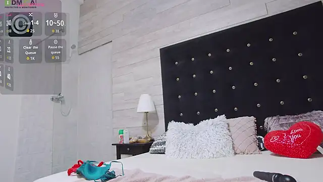 Ella Lizzie online show from March 18, 2026, 7:17 pm