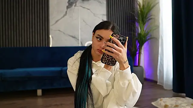 RachelRavee online show from April 25, 2026, 4:26 am