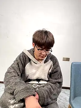 KK-cuteboy online show from November 9, 2025, 11:08 am