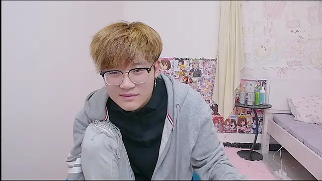 KK-cuteboy online show from April 11, 2026, 2:27 am