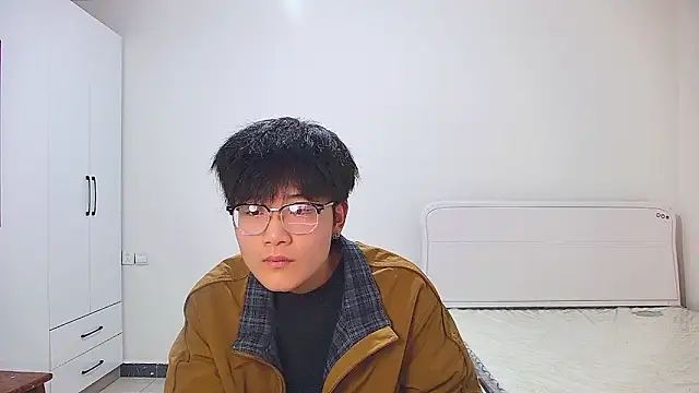 KK-cuteboy online show from May 8, 2026, 11:26 am