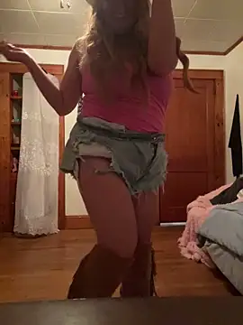 SugarMilkandHoney online show from November 14, 2025, 11:57 pm