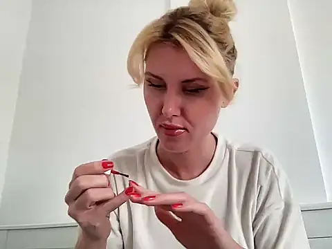 Snapshot of Ilymaris chatting on February 25, 2026, 12:26 pm Ilymaris online show from February 25, 2026, 12:26 pm