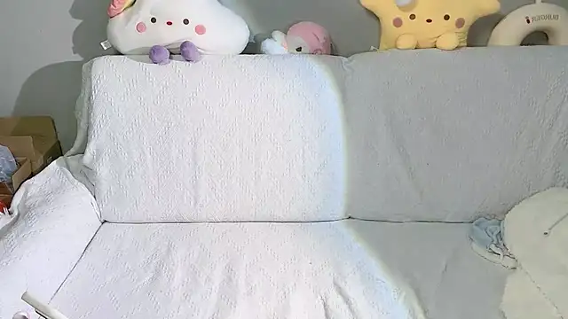 xiaoguaiss online show from December 14, 2025, 1:16 pm