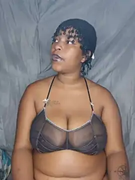 ZuriVixen online show from May 19, 2026, 7:09 pm
