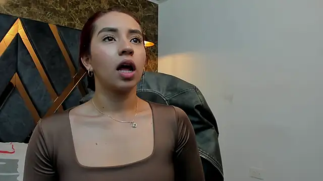 Vittoria Conti  online show from April 4, 2026, 4:59 pm