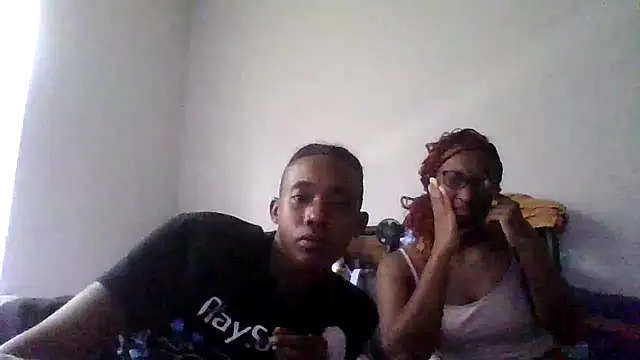 Snapshot of dezzidavill chatting on July 19, 2026, 4:33 pm dezzidavill online show from July 19, 2026, 4:33 pm