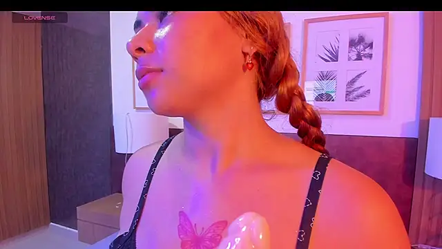 Snapshot of charlotte_rea chatting on October 11, 2025, 3:50 am charlotte rea online show from October 11, 2025, 3:50 am