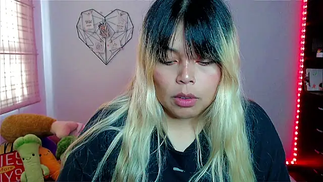 EllieMoonX online show from December 15, 2025, 9:41 pm