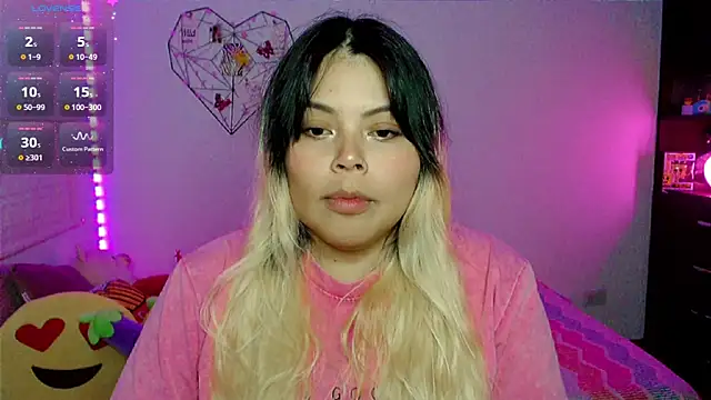 EllieMoonX online show from April 20, 2026, 11:28 pm