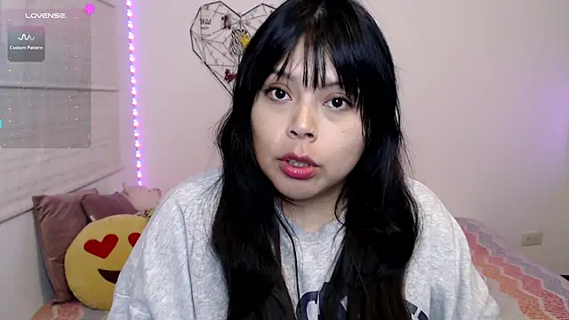 EllieMoonX online show from June 6, 2026, 11:53 pm