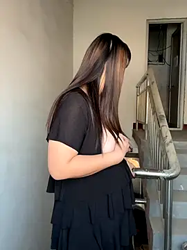 weiww1995 online show from December 23, 2025, 2:53 am