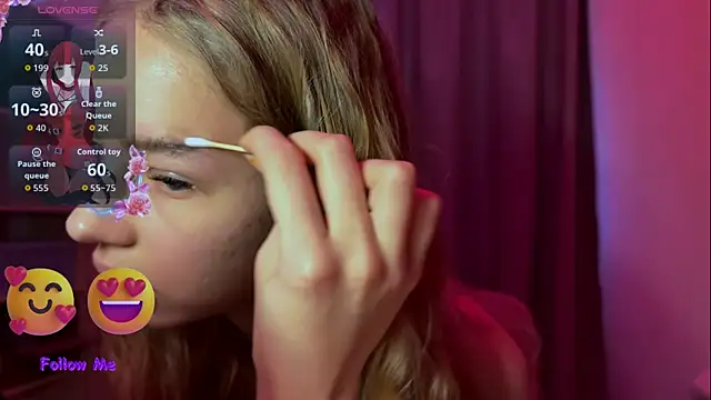 Snapshot of LunaCrave chatting on December 15, 2025, 11:14 am LunaCrave online show from December 15, 2025, 11:14 am