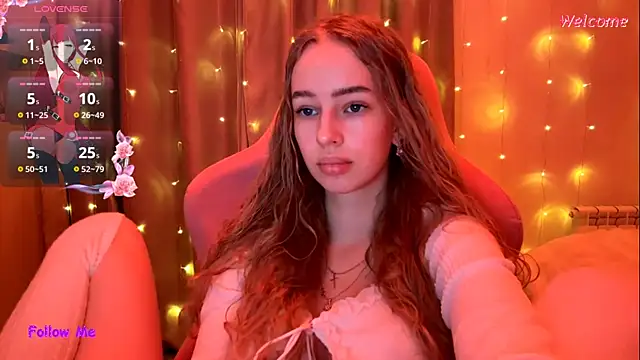 Snapshot of LunaCrave chatting on January 12, 2026, 6:35 pm LunaCrave online show from January 12, 2026, 6:35 pm