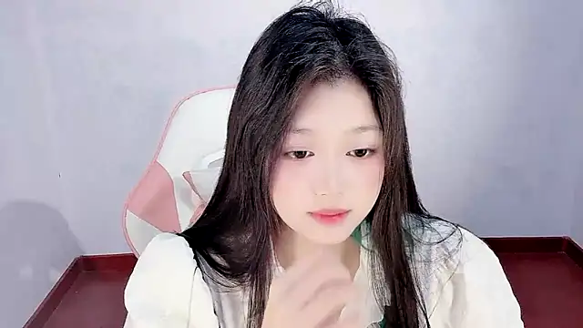 -chenchen online show from October 18, 2025, 2:18 pm