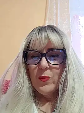 Amelialove42 online show from November 1, 2025, 1:24 pm