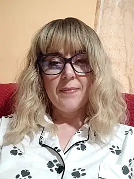 Snapshot of Amelialove42 chatting on June 6, 2026, 6:45 pm Amelialove42 online show from June 6, 2026, 6:45 pm