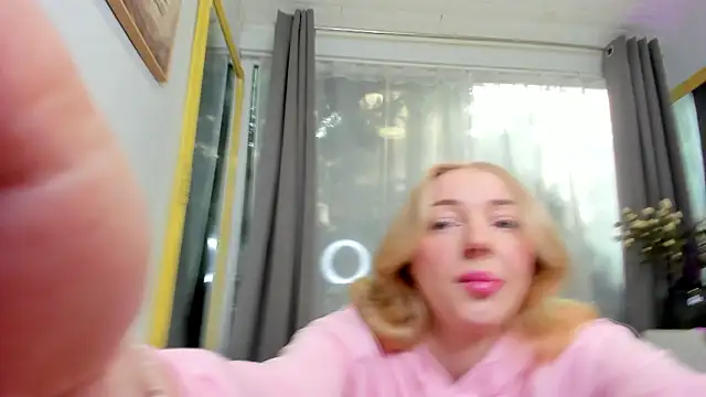 SundyRose online show from March 3, 2026, 8:09 am