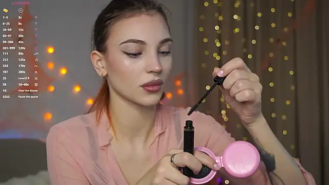 beckymadsons online show from December 2, 2025, 11:15 am