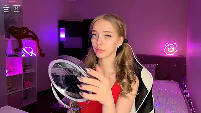 EvaPeace online show from March 24, 2026, 1:38 pm