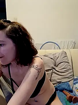 labellerose online show from April 10, 2026, 5:06 pm