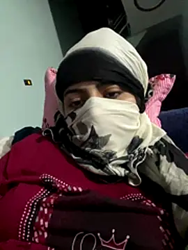 Snapshot of Crazycutiee2 chatting on November 4, 2025, 12:15 pm Crazycutiee2 online show from November 4, 2025, 12:15 pm