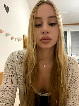 RemyStyles online show from November 28, 2025, 9:39 pm