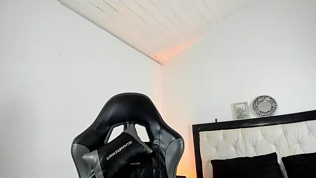 Barbieteeen online show from December 5, 2025, 4:32 am