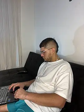 mirallesandbig online show from October 25, 2025, 10:48 pm