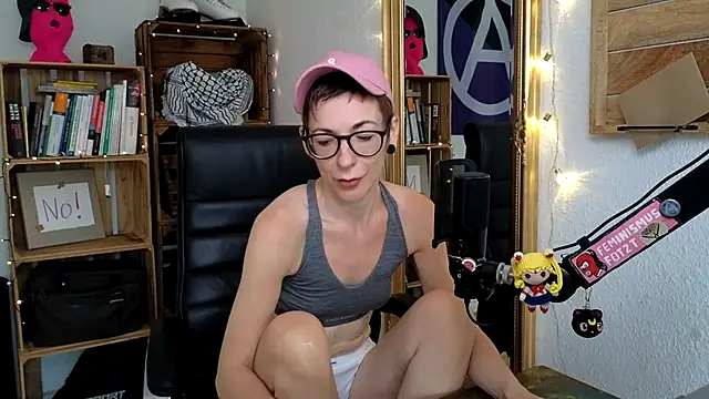 Snapshot of Antifistin chatting on July 2, 2026, 12:22 pm Antifistin online show from July 2, 2026, 12:22 pm
