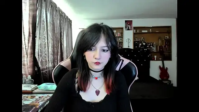 Maki Zein  online show from November 20, 2025, 5:45 pm