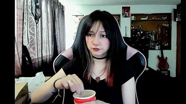 Maki Zein  online show from January 14, 2026, 8:03 pm