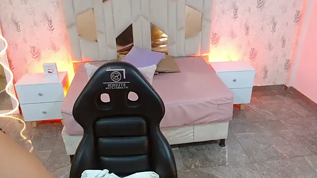 MARIANA TAY1 online show from October 28, 2025, 3:10 am