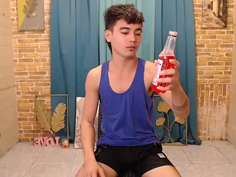 boy raphael online show from November 3, 2025, 5:42 am