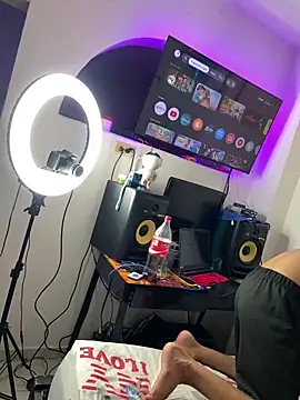 Snapshot of AnyRUSSO chatting on February 14, 2026, 4:09 am AnyRUSSO online show from February 14, 2026, 4:09 am