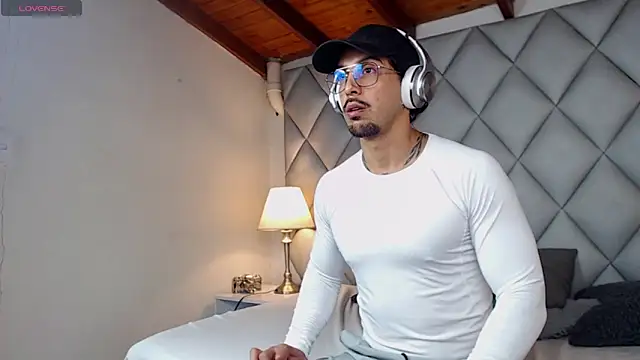 Liam Espinoza online show from October 20, 2025, 7:58 pm