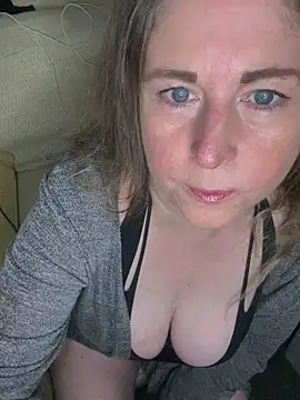 foxy-Chantelle online show from November 8, 2025, 6:18 pm
