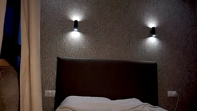 milykitty online show from October 24, 2025, 1:18 pm