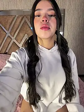 LunaMoore Pink online show from March 12, 2026, 12:44 pm