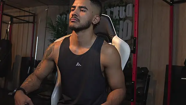 Snapshot of Reik_Vonn chatting on February 25, 2026, 12:37 pm Reik Vonn online show from February 25, 2026, 12:37 pm