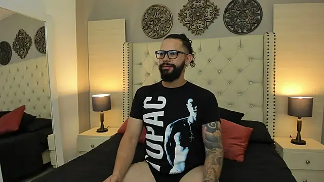 AlukardBig online show from October 18, 2025, 9:04 pm