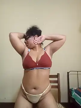 Expose Queen online show from March 9, 2026, 6:39 am