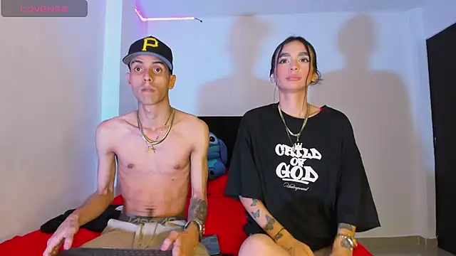 DerryAndIzzy online show from February 5, 2026, 12:04 am